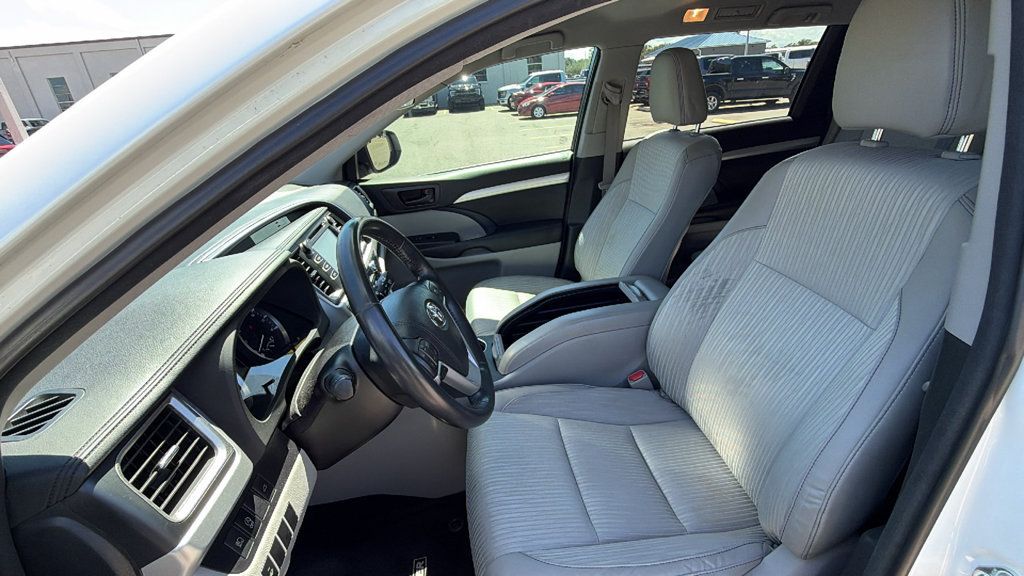 Used 2018 Toyota Highlander Plus FWD image 23