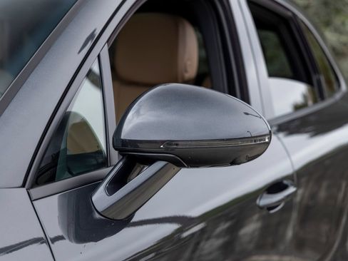Certified 2023 Porsche Macan AWD/4WD image 19