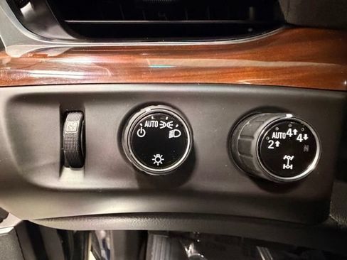 Used 2017 Cadillac Escalade Luxury AWD/4WD image 27