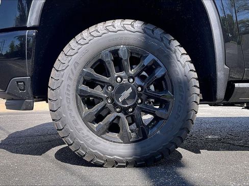 New 2026 Chevrolet Silverado 2500 High Country w/ High Country Premium Package AWD/4WD image 11