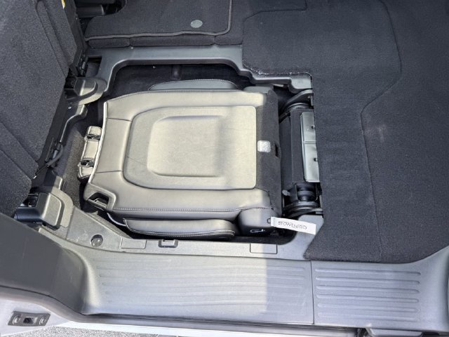 Used 2026 Chrysler Pacifica Limited FWD image 12