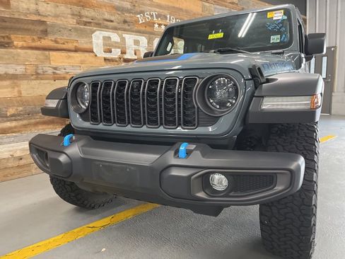 Used 2024 Jeep Wrangler Unlimited Rubicon 4xe w/ Technology Group AWD/4WD image 10