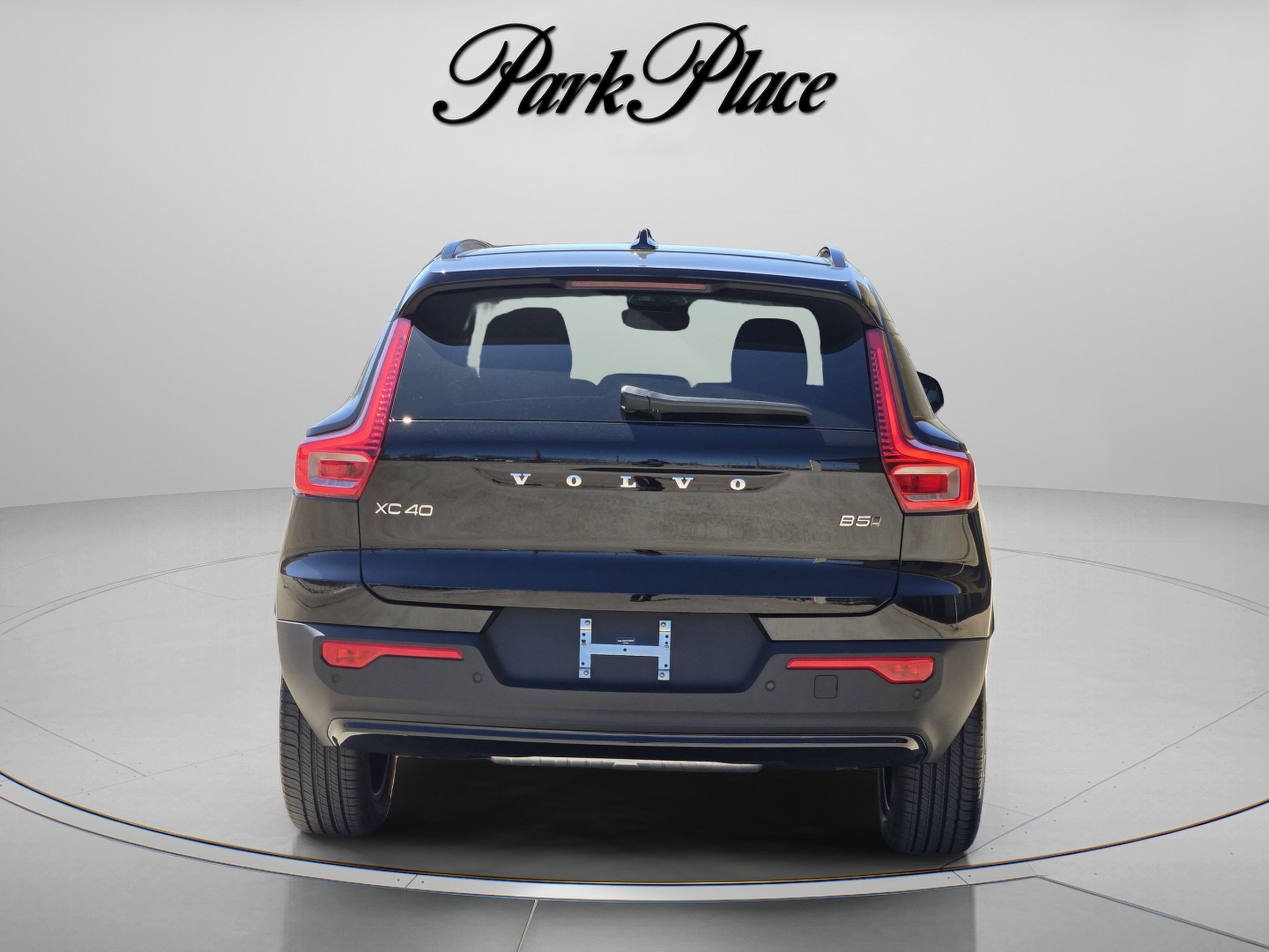 Used 2026 Volvo XC40 B5 Plus w/ Protection Package Premier AWD/4WD image 4