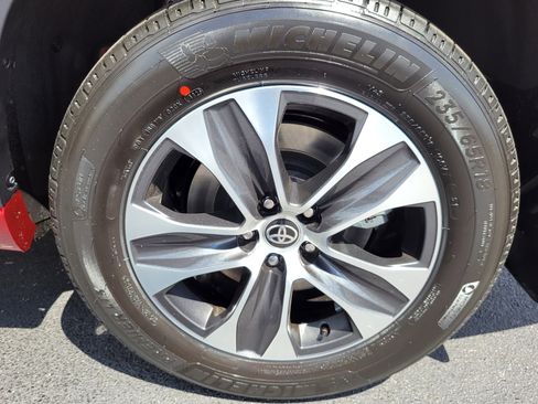 Used 2026 Toyota Highlander XLE image 27