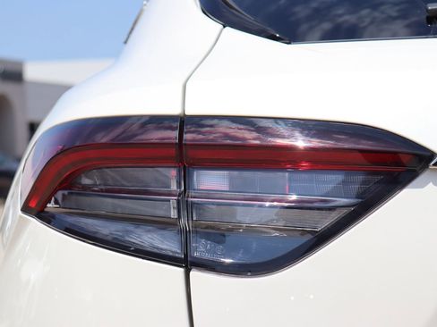 Used 2022 Maserati Levante GT image 12