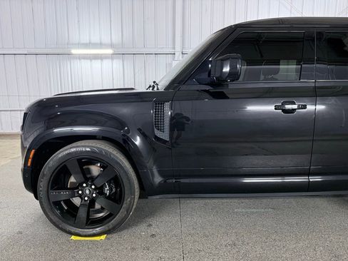 Used 2023 Land Rover Defender 110 V8 AWD/4WD image 15