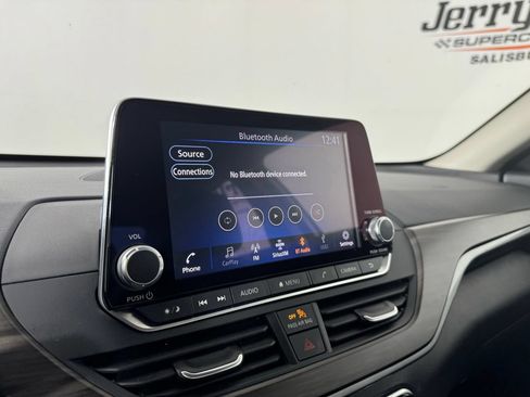 Used 2025 Nissan Altima 2.5 SV FWD image 21