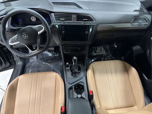 Used 2023 Volkswagen Tiguan SE w/ Panoramic Sunroof Package FWD image 16