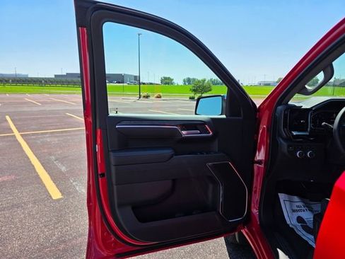 New 2026 GMC Sierra 1500 SLE w/ Preferred Package image 4