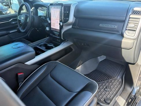 Used 2025 RAM 1500 Laramie AWD/4WD image 28
