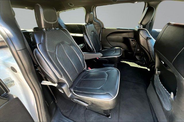 Used 2025 Chrysler Pacifica Limited FWD image 25