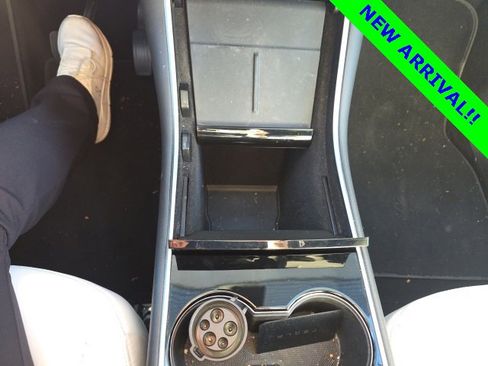 Used 2021 Tesla Model Y Long Range image 10