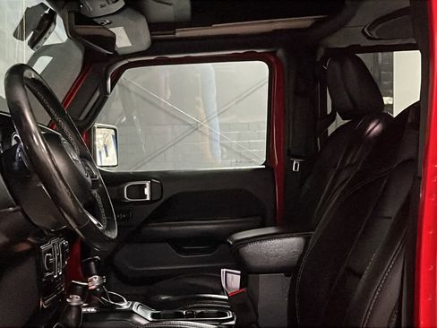 Used 2018 Jeep Wrangler Unlimited Sahara AWD/4WD image 10