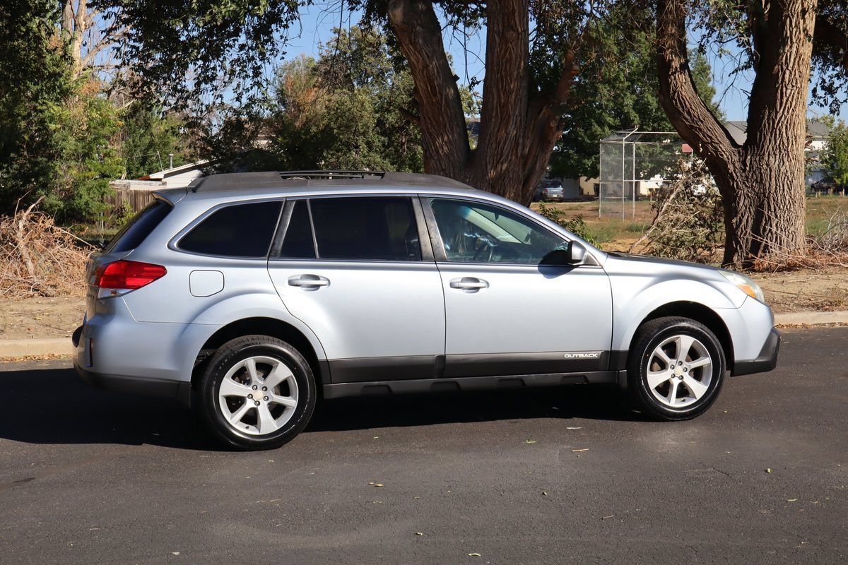 Used 2013 Subaru Outback 2.5i Premium AWD/4WD image 4