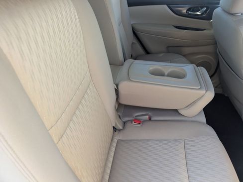 Used 2019 Nissan Rogue SV FWD image 14