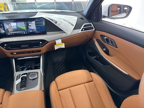 Used 2025 BMW 330i xDrive Sedan w/ Premium Package image 39