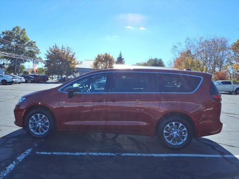 New 2026 Chrysler Pacifica Select image 4