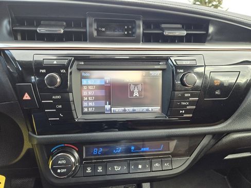 Used 2014 Toyota Corolla LE image 16