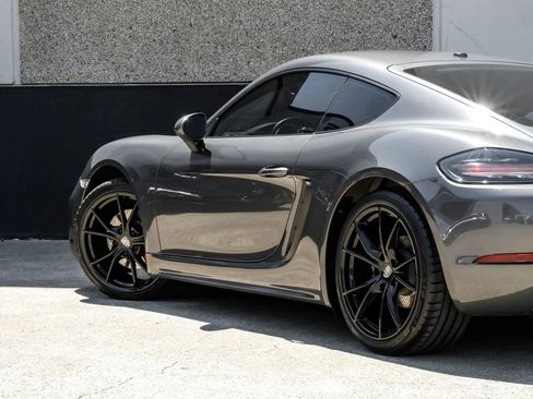 Used 2019 Porsche 718 Cayman S RWD image 12