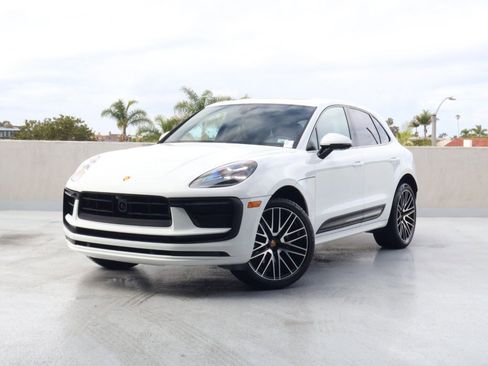 Certified 2025 Porsche Macan image 1