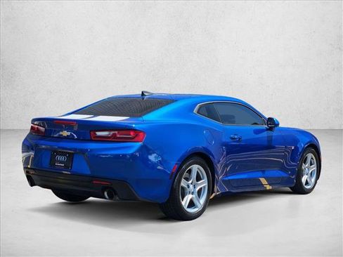 Used 2018 Chevrolet Camaro LT RWD image 5