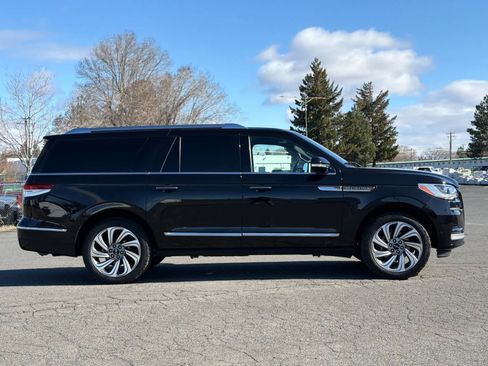 Used 2022 Lincoln Navigator L Reserve image 9
