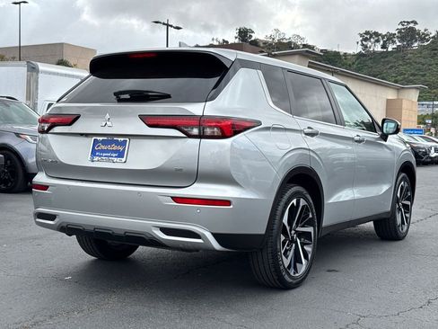 Used 2024 Mitsubishi Outlander SE image 10