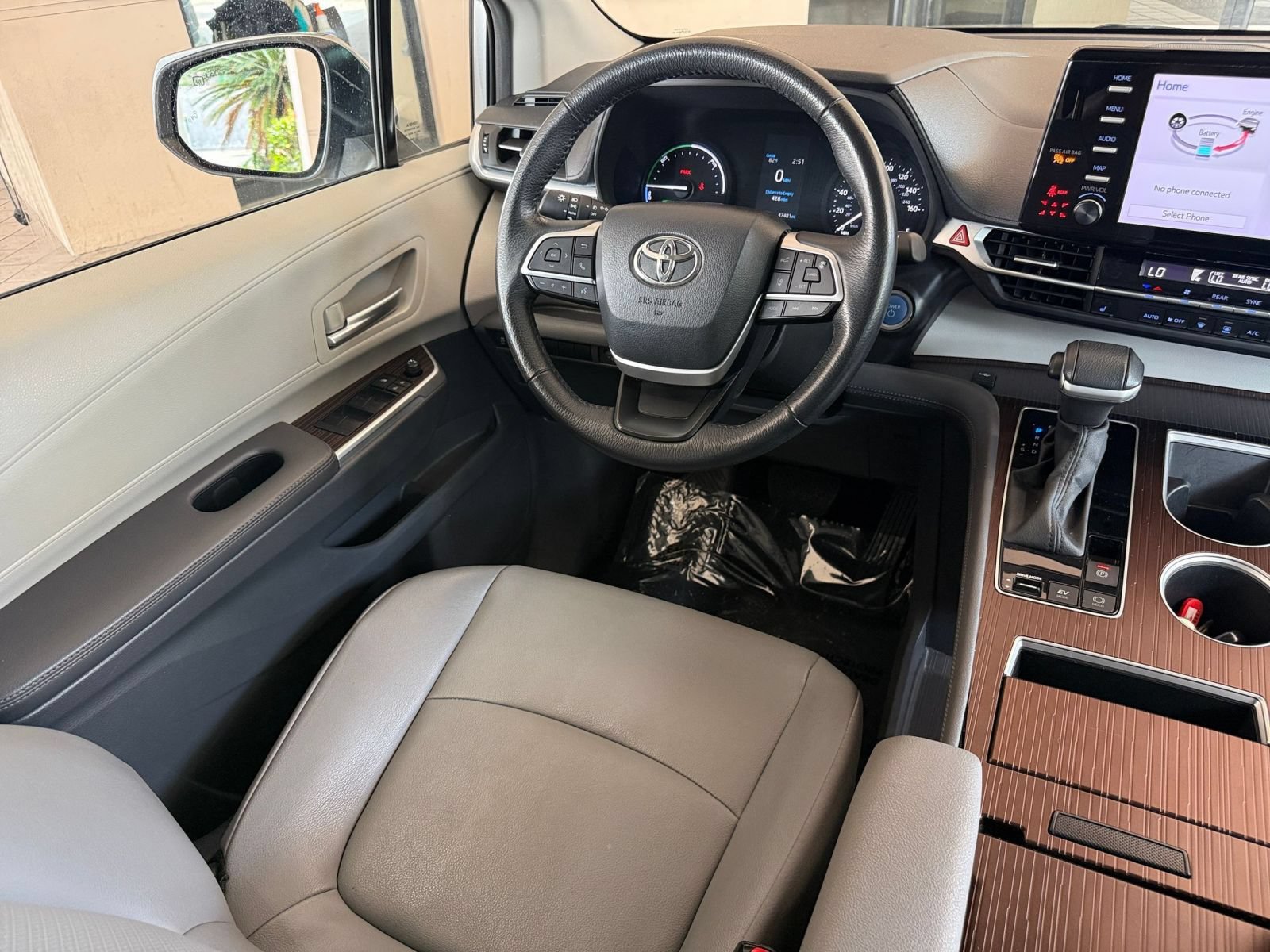 Used 2024 Toyota Sienna XLE FWD image 36