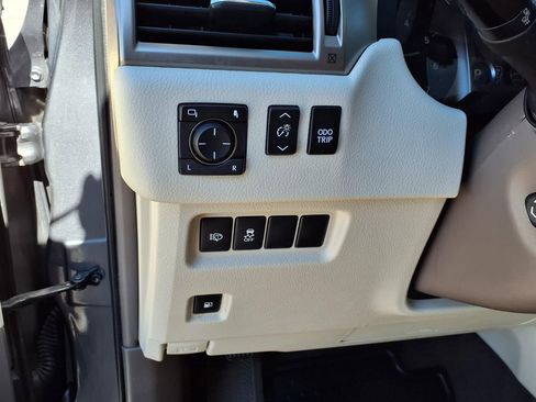 Used 2019 Lexus GX 460 Premium w/ Premium Package image 26