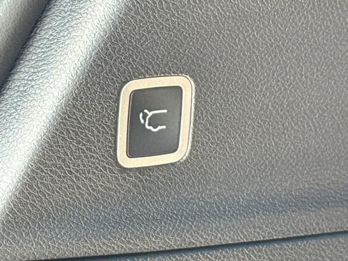 New 2026 Chrysler Pacifica Pinnacle FWD image 18