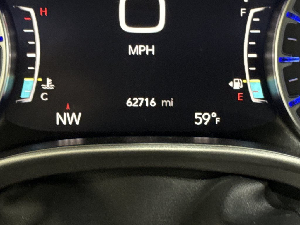 Used 2024 Chrysler Pacifica Touring-L FWD image 13