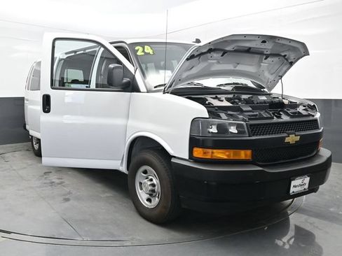 Used 2024 Chevrolet Express 3500 LS RWD image 40