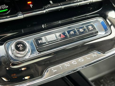 Used 2023 Lincoln Corsair Standard w/ Equipment Group 101A image 24