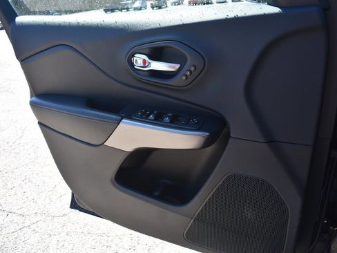 Used 2019 Jeep Cherokee Limited image 36