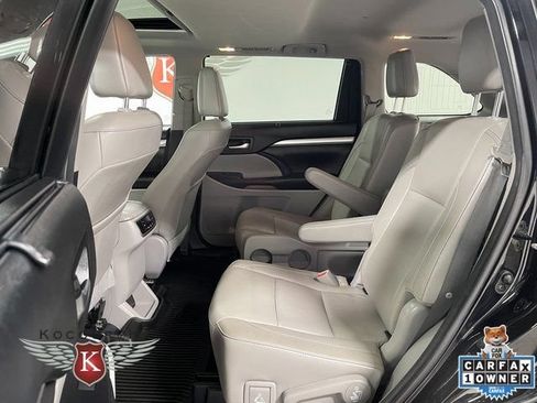 Used 2017 Toyota Highlander XLE AWD/4WD image 22
