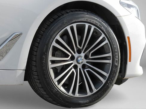 Used 2019 BMW 530i xDrive image 65