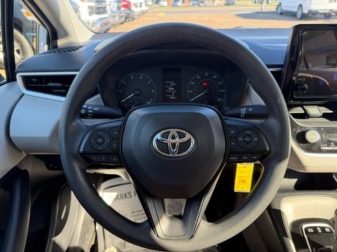 Used 2024 Toyota Corolla LE image 11