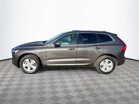 Used 2022 Volvo XC60 B5 Momentum image 5