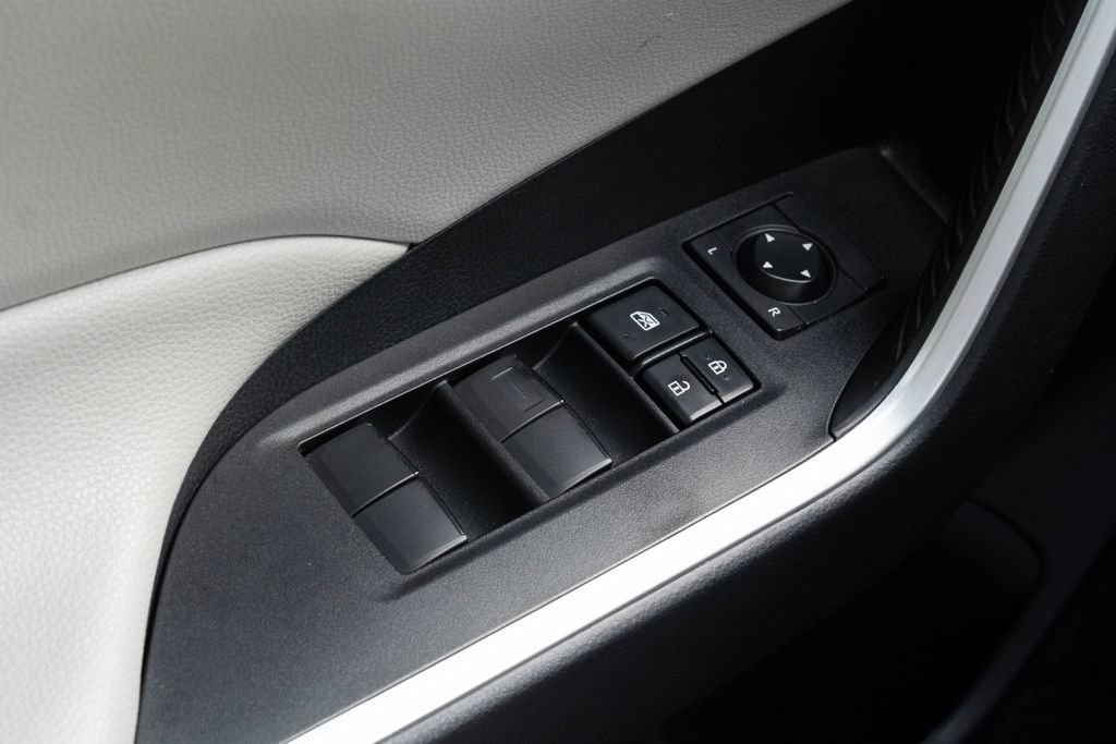 Used 2021 Toyota RAV4 XLE w/ Convenience Package FWD image 24