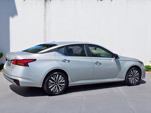 Used 2024 Nissan Altima 2.5 SV image 6