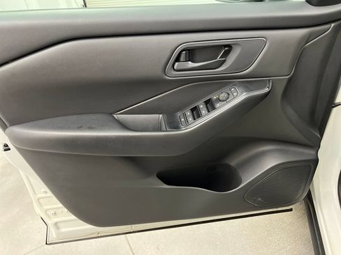 Used 2024 Nissan Rogue S FWD image 14