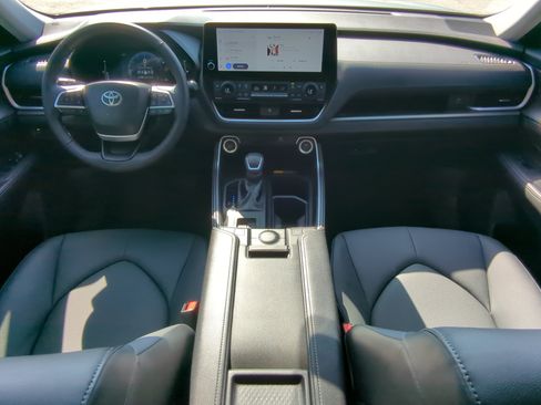 Used 2025 Toyota Grand Highlander FWD image 13