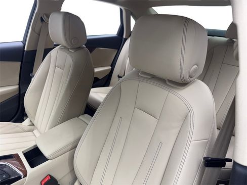 Used 2022 Audi A4 2.0T Premium w/ Convenience Package image 27