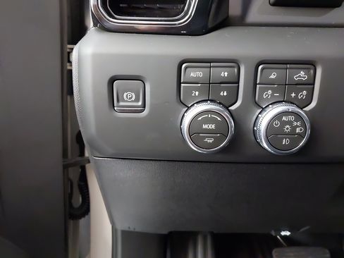 Used 2026 GMC Sierra 2500 AT4 w/ AT4 Premium Plus Package AWD/4WD image 24