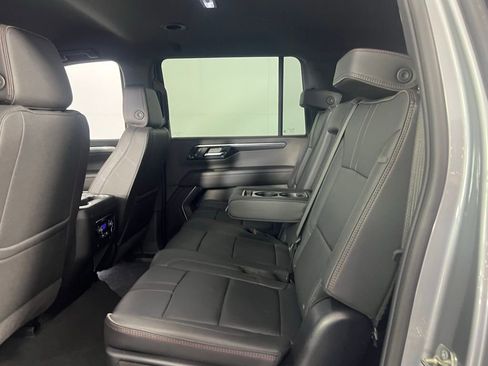 Used 2025 Chevrolet Suburban RST image 26