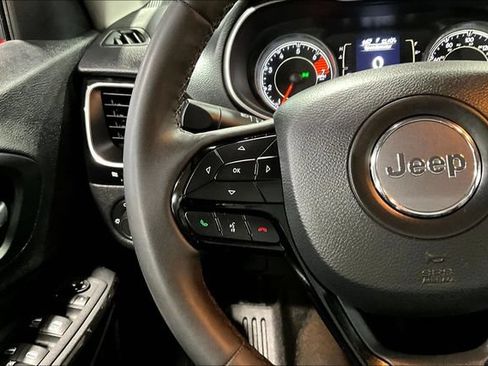 Used 2021 Jeep Cherokee Latitude Plus FWD image 11