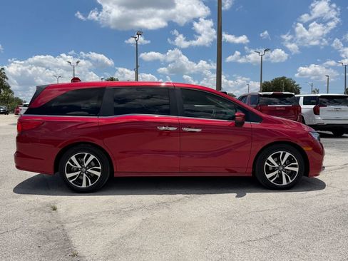 Used 2024 Honda Odyssey Touring image 4