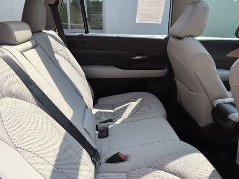 Used 2024 Toyota Grand Highlander AWD image 26