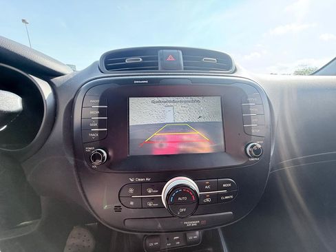 Used 2018 Kia Soul w/ Convenience Package FWD image 16