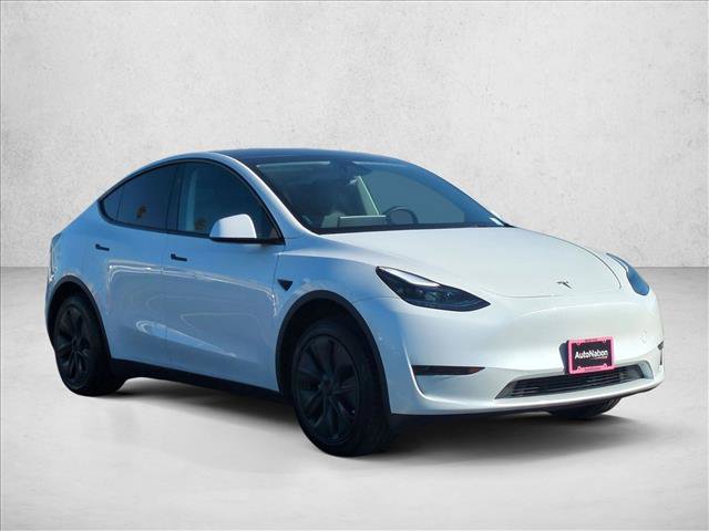 Used 2024 Tesla Model Y Long Range RWD image 3